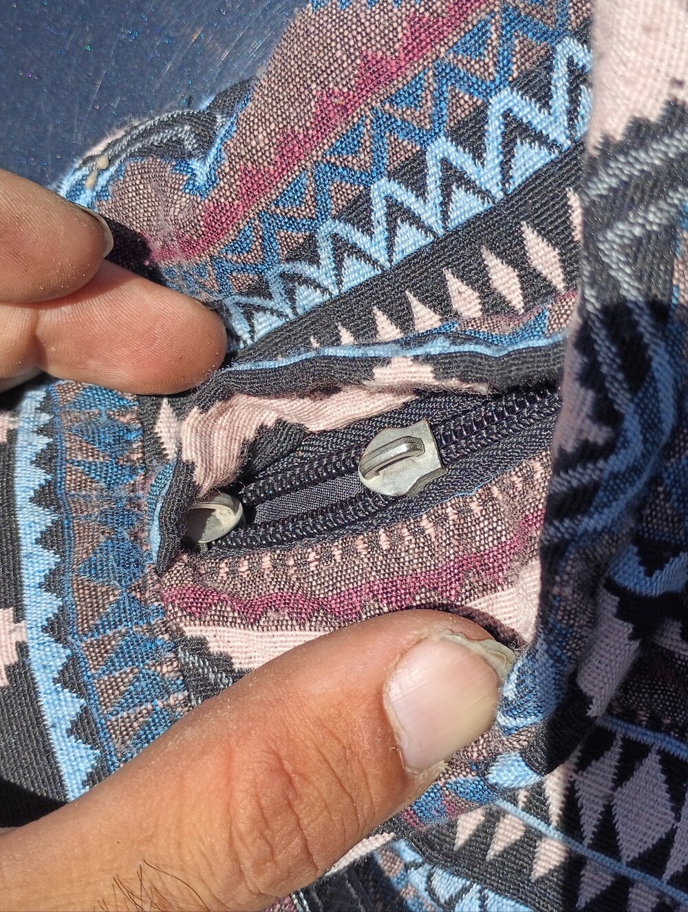 21 Men Colored Pattern Backpack - Picture 5 of 12